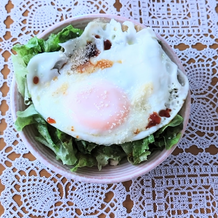 グリーンレタスの目玉焼き丼☆